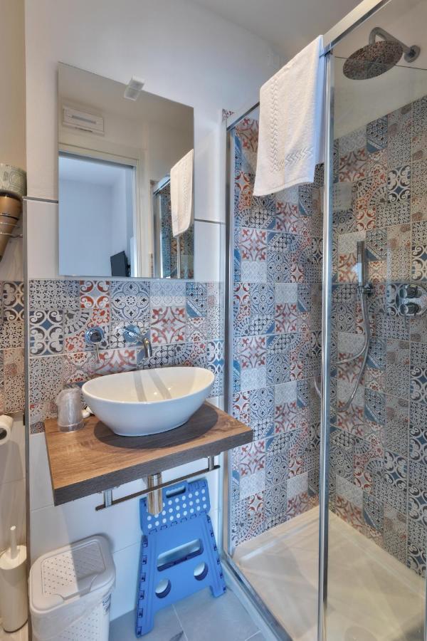 Sofia Holiday Hotell Riomaggiore Exteriör bild
